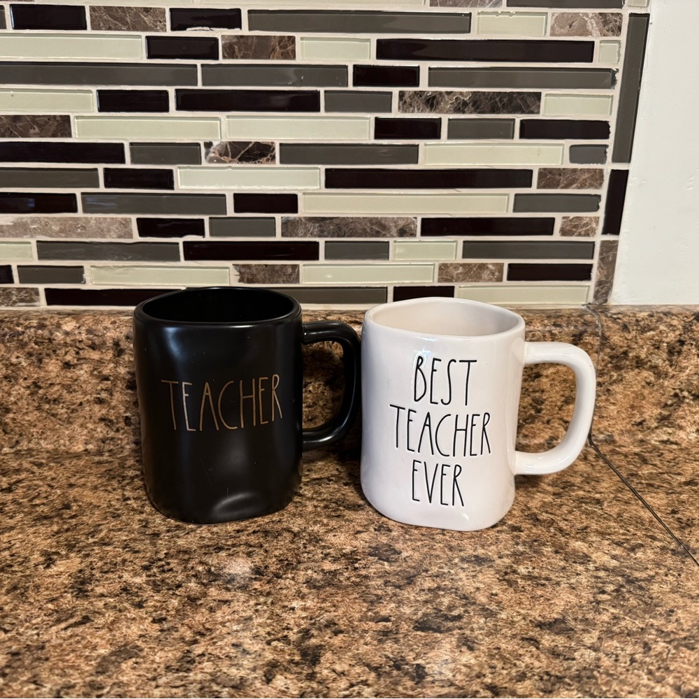 Black and White Coffee Mugs Set for Dining